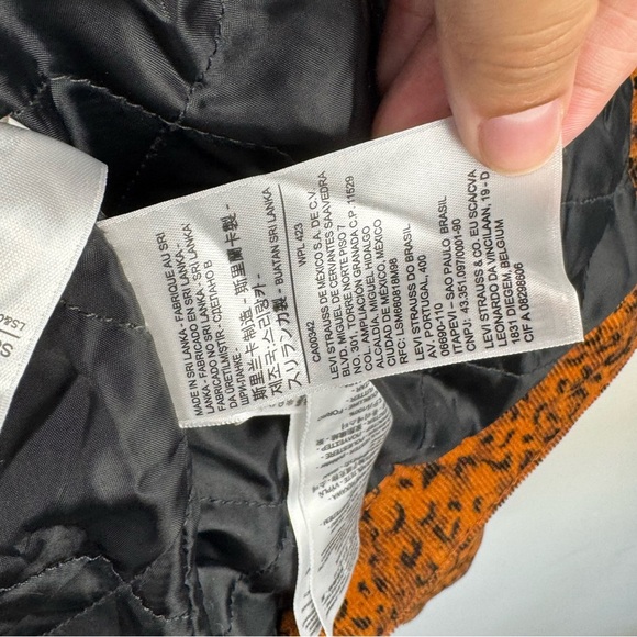 Levi’s Cheetah Print Ladies Jean Jacket- size small - Like New - Picture 9 of 15